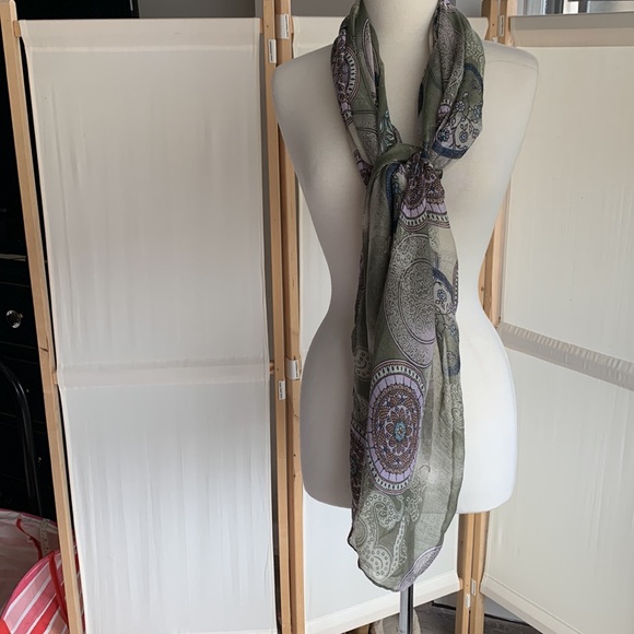 Green/White/Lavender Paisley print scarf, GUC, perfect pre-loved condition - Picture 3 of 6